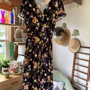 Loft floral belted maxi dress size 8 navy blue with pink yellow flowers cottage